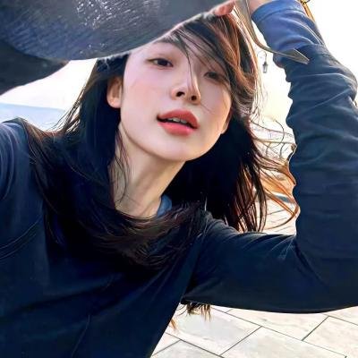 独家爆料：新生代小生私下抽烟，本人沉默不回应，一夜之间